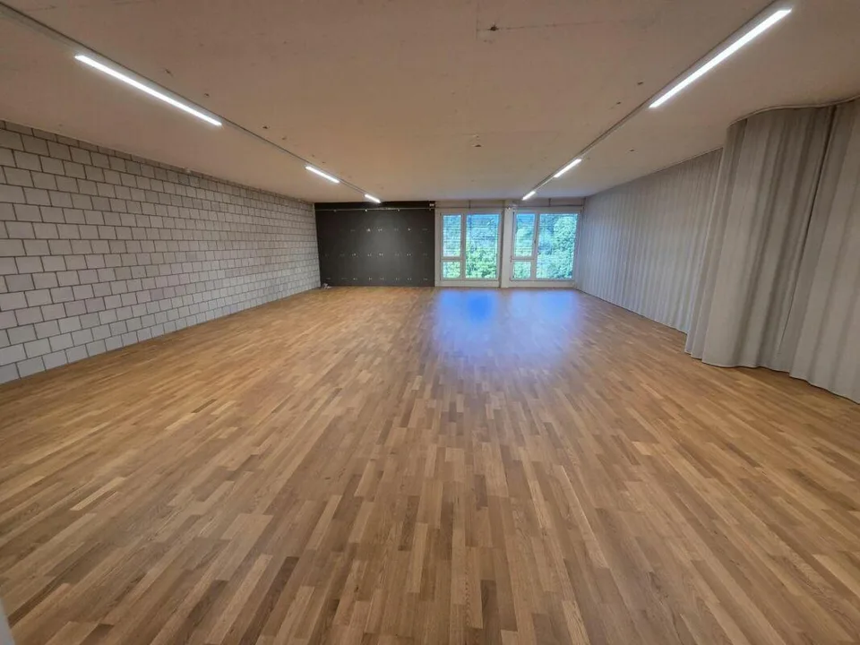 Grosser Raum zu vermieten - ideal für Yoga, Tanzschule, Fitness & W...