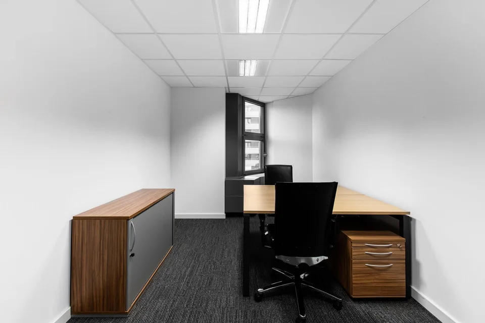 Privater Büroraum für 3 in Regus Metalli