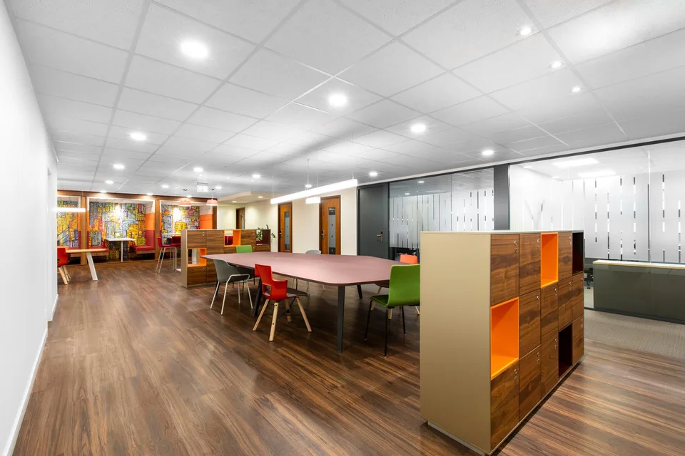 Arbeiten in Regus Metalli oder weltweit – Foto 9 von 11