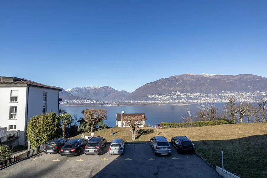 3.5 LOCALI CON VISTA LAGO A SAN NAZZARO