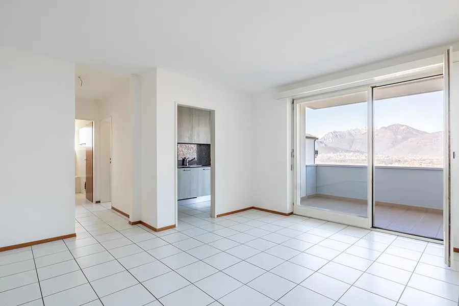 3.5 LOCALI CON VISTA LAGO A SAN NAZZARO