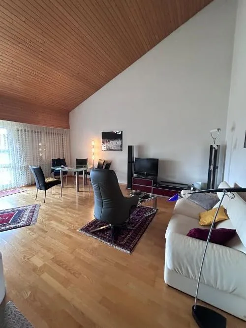Heimelige Dachwohnung zu vermieten