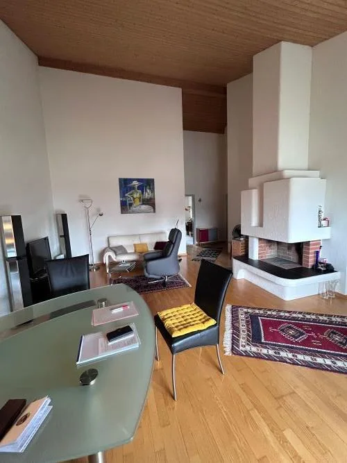 Heimelige Dachwohnung zu vermieten