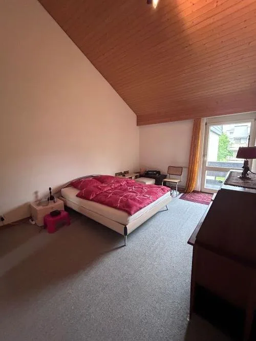 Heimelige Dachwohnung zu vermieten