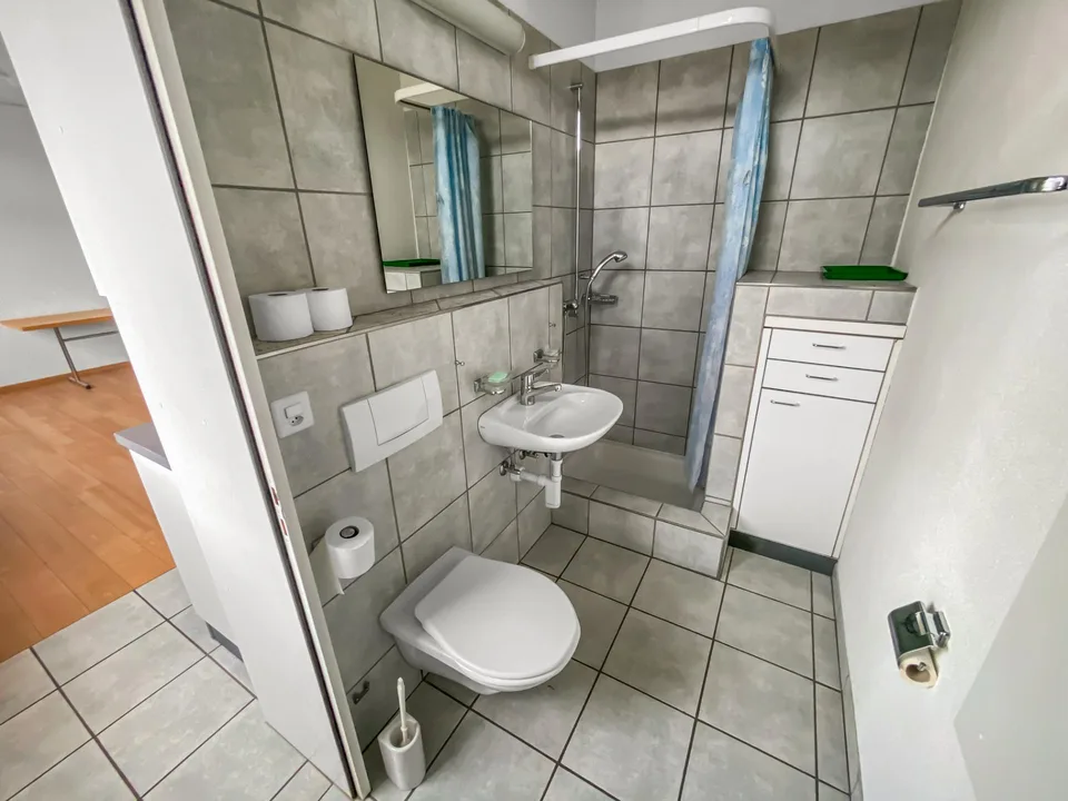 55m2 Kleinbüro mit Küche und Dusche - nähe Tägipark Wettingen