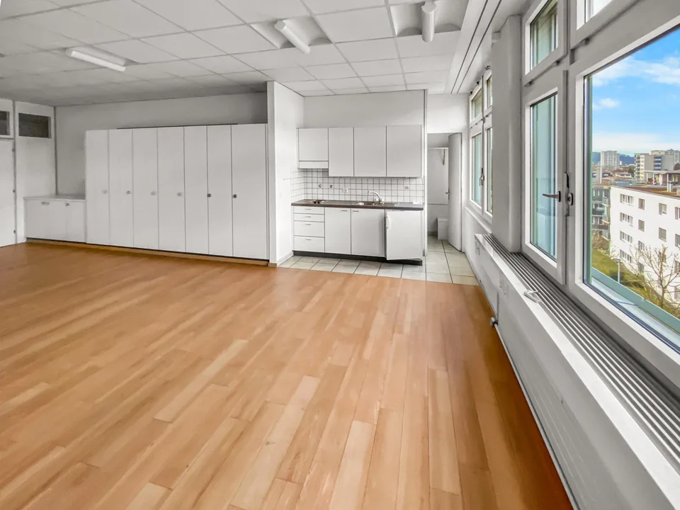 55m2 Kleinbüro mit Küche und Dusche - nähe Tägipark Wettingen