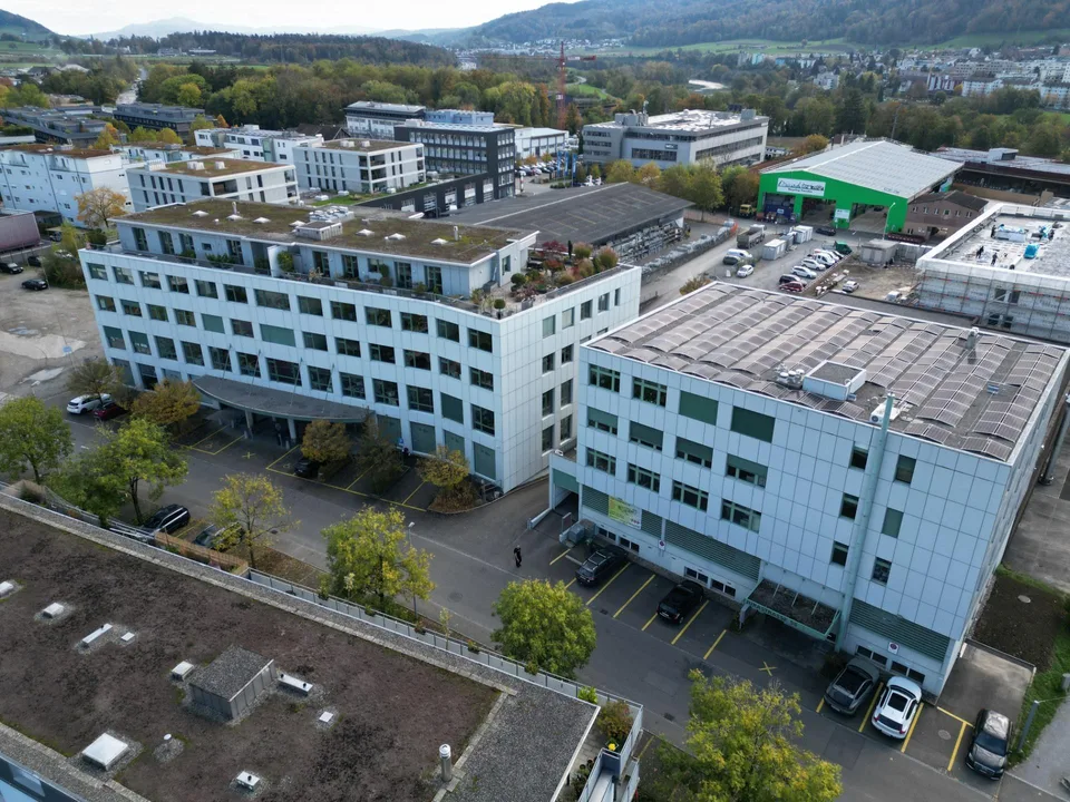 55m2 Kleinbüro mit Küche und Dusche - nähe Tägipark Wettingen