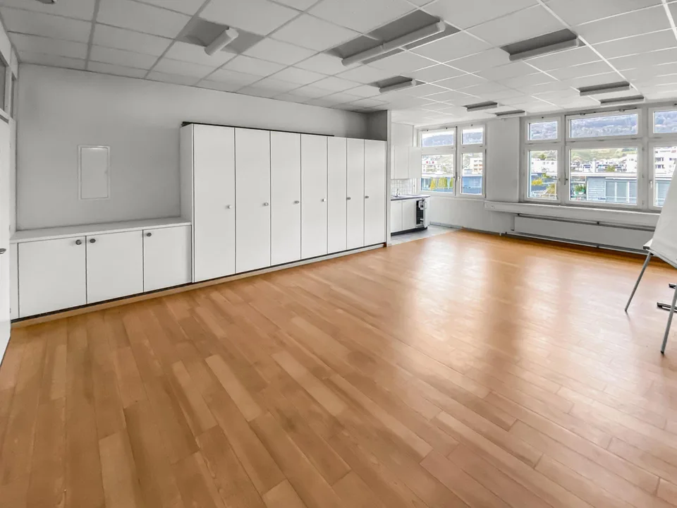 55m2 Kleinbüro mit Küche und Dusche - nähe Tägipark Wettingen