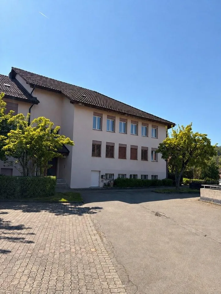 Schöner, heller Gewerberaum an guter Lage zu vermieten!