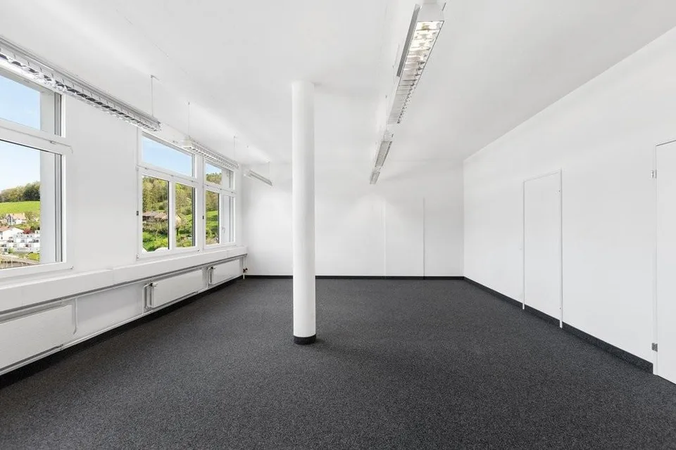Bereit für Ihren Neustart ! Ausgebaute Bürofläche im 4. Obergeschoss