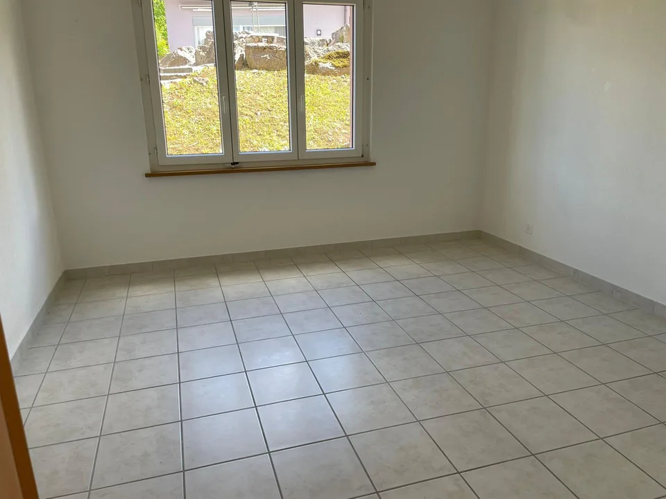 Modernes Wohnen im Erdgeschoss mit Garten & Komfort