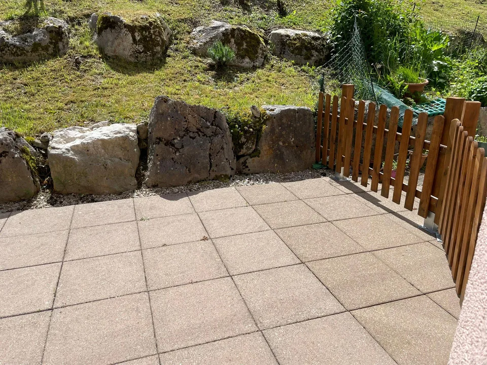 Modernes Wohnen im Erdgeschoss mit Garten & Komfort
