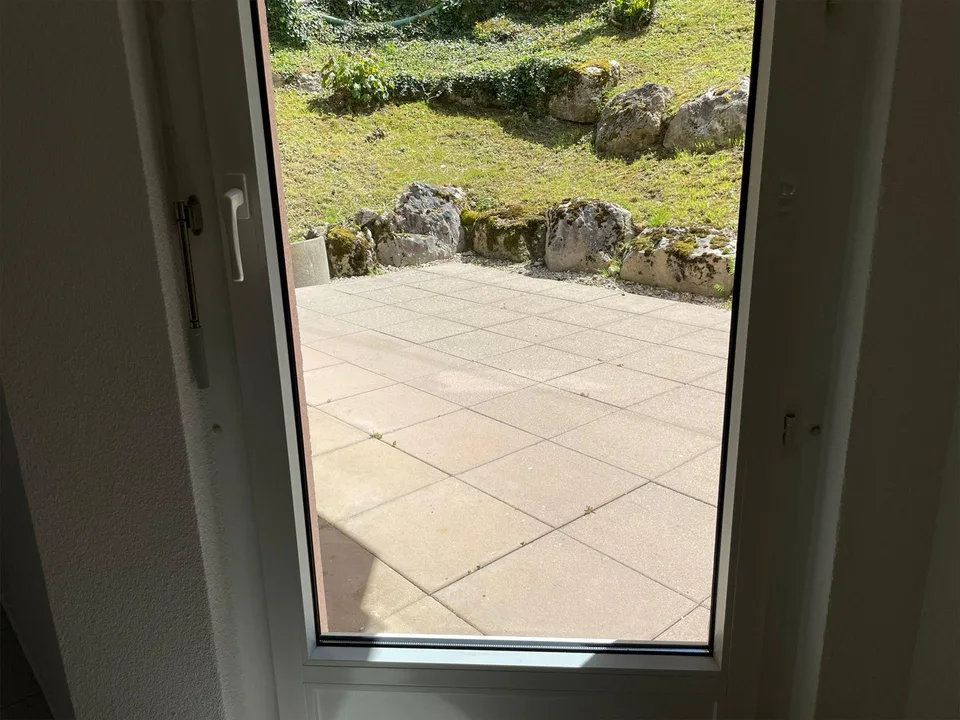 Modernes Wohnen im Erdgeschoss mit Garten & Komfort