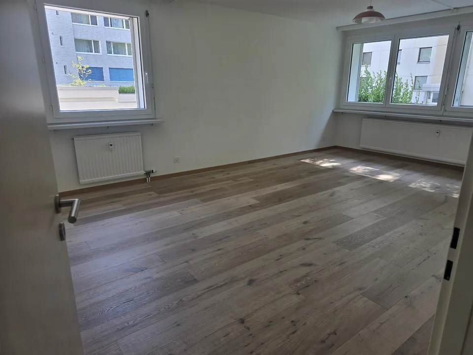 grosse, ruhige 4-Zimmer-Wohnung