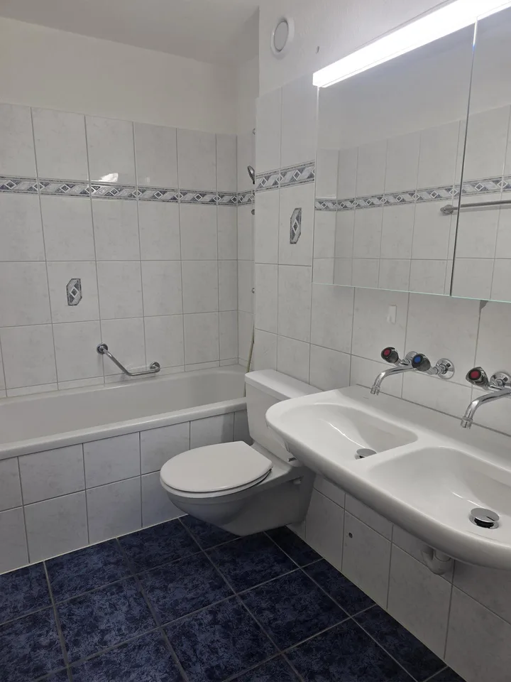 grosse, ruhige 4-Zimmer-Wohnung