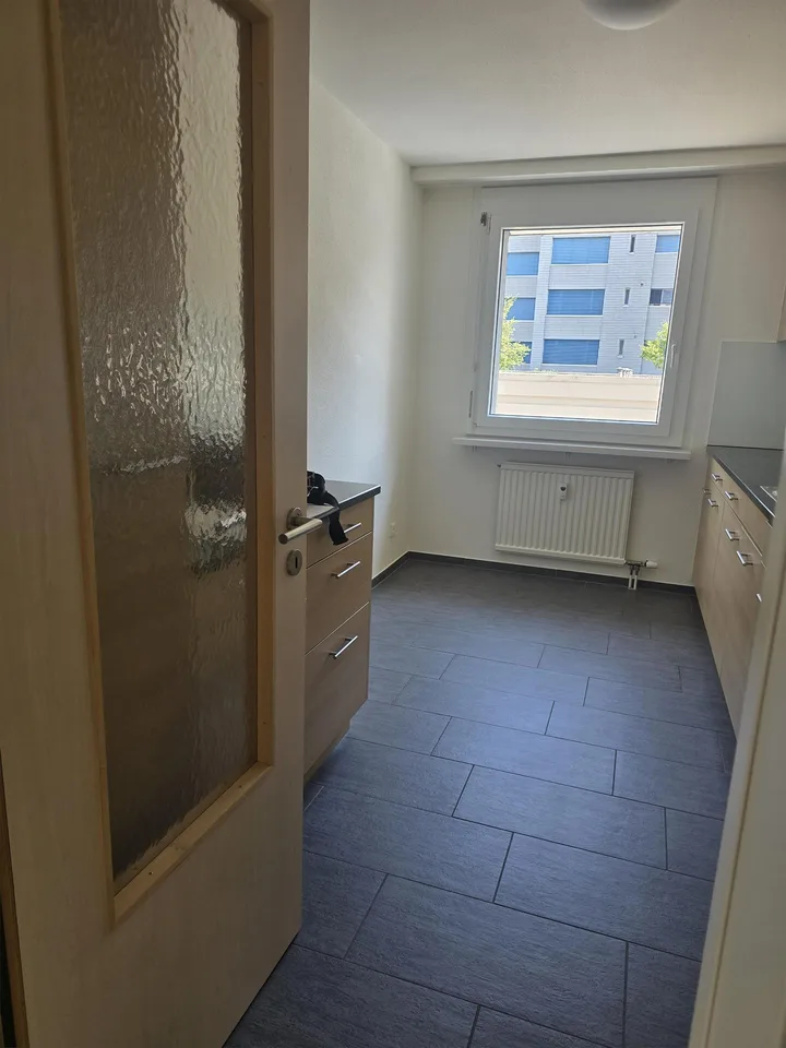 grosse, ruhige 4-Zimmer-Wohnung
