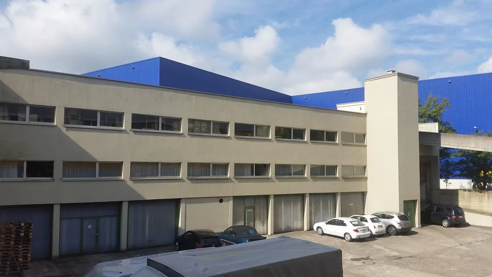 Büro und oder Gewerberäumlichkeiten