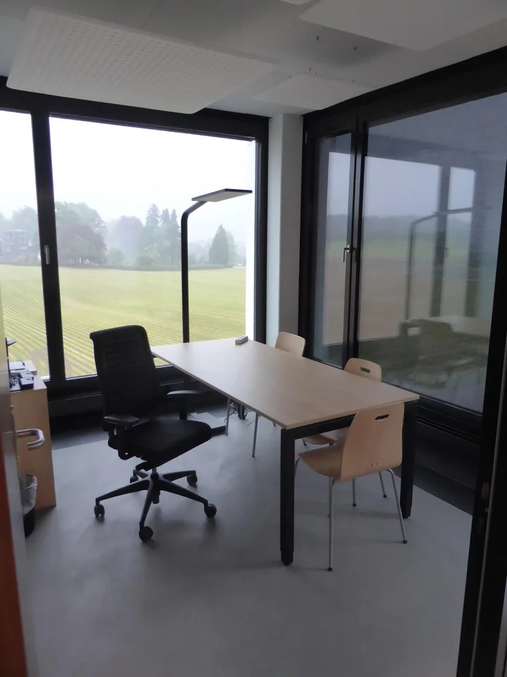 Büroräumlichkeiten 254m2, Archivraum 54m2 und 10 Parkplätzen