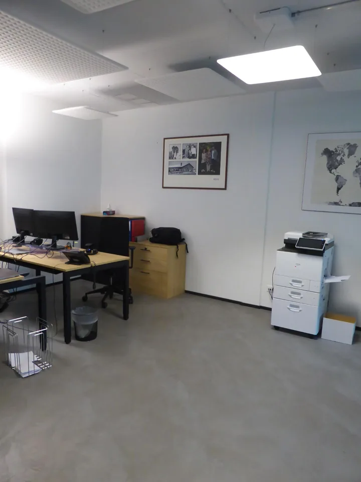 Büroräumlichkeiten 254m2, Archivraum 54m2 und 10 Parkplätzen – Foto 6 von 13