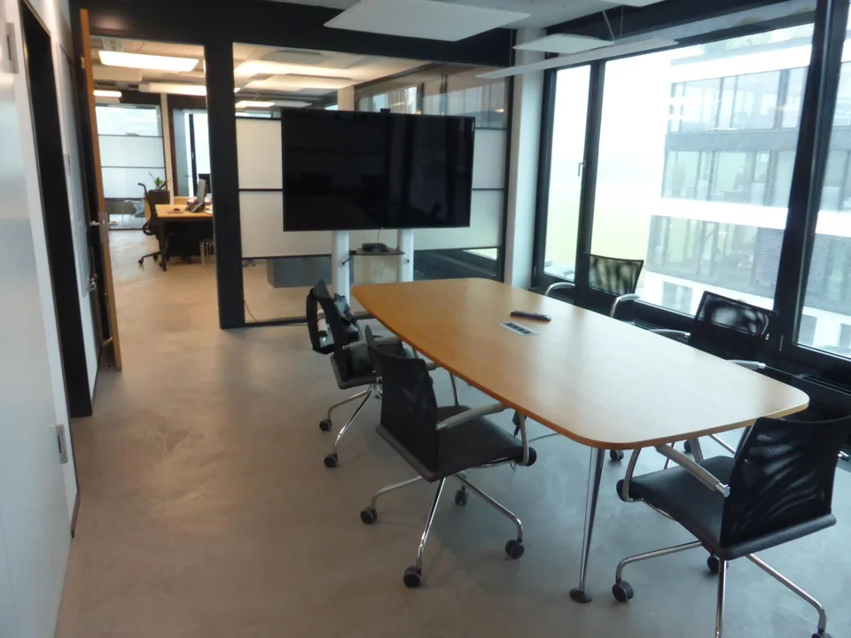 Büroräumlichkeiten 254m2, Archivraum 54m2 und 10 Parkplätzen