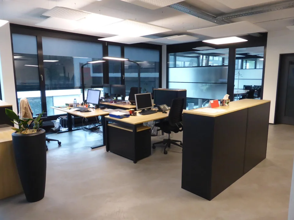 Büroräumlichkeiten 254m2, Archivraum 54m2 und 10 Parkplätzen – Foto 7 von 13