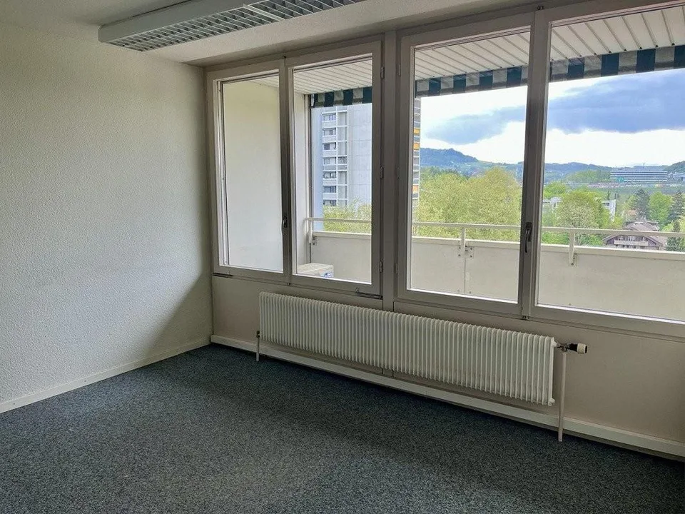 Sonnige, urbane 6-Zimmer-Wohnung mit Alpenblick (befristet)