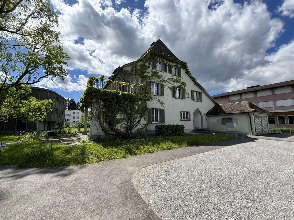 5.5 Zimmerwohnung in schöner Villa