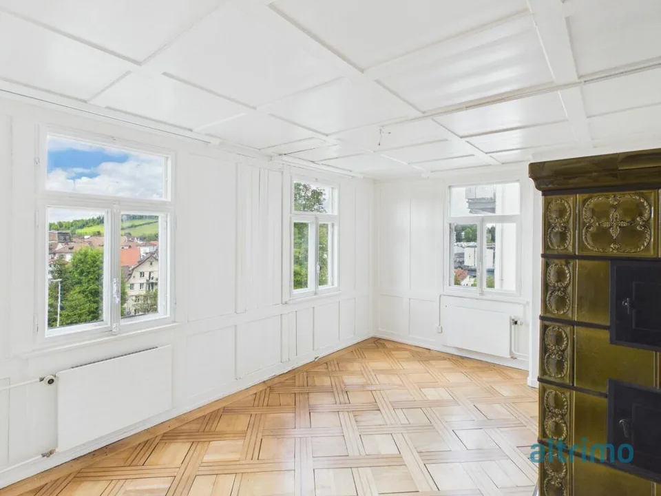 helle und gemütliche Altbau 4.5 Zimmer-Wohnung im 2. OG