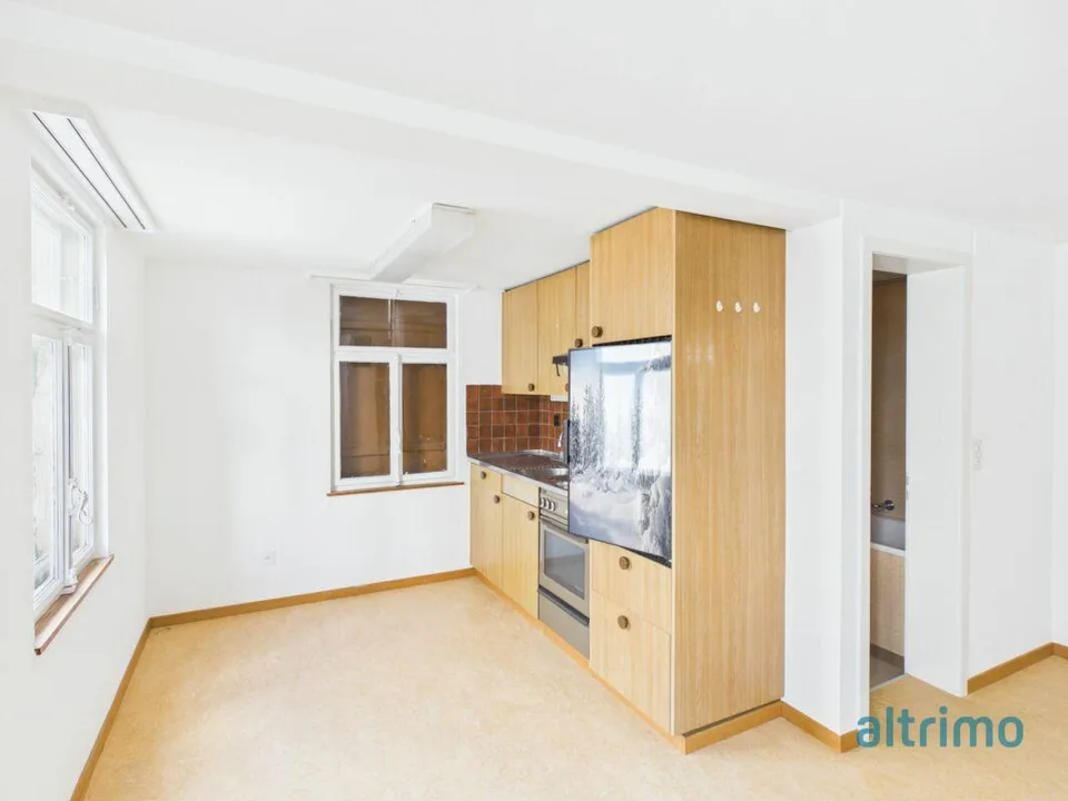 helle und gemütliche Altbau 4.5 Zimmer-Wohnung im 2. OG