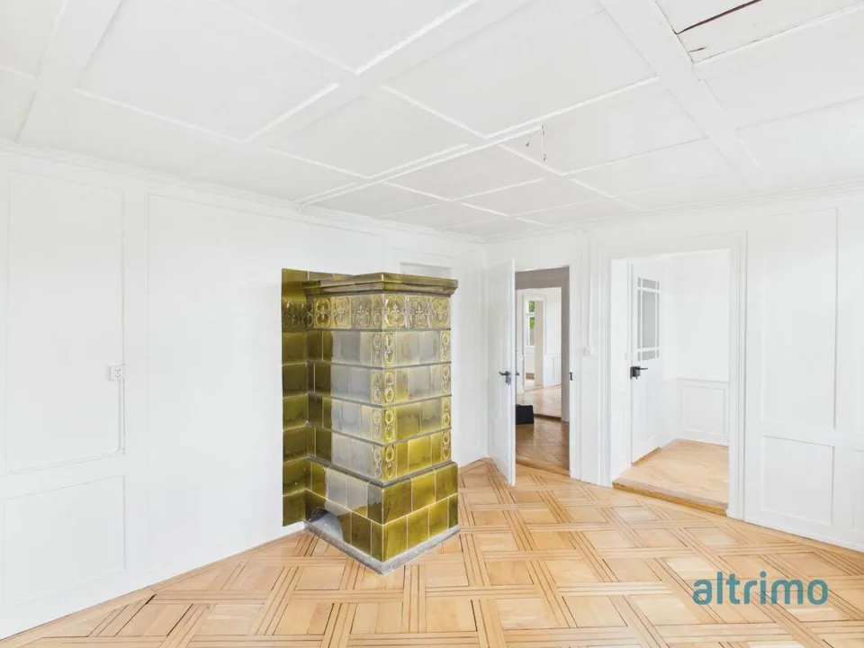 helle und gemütliche Altbau 4.5 Zimmer-Wohnung im 2. OG