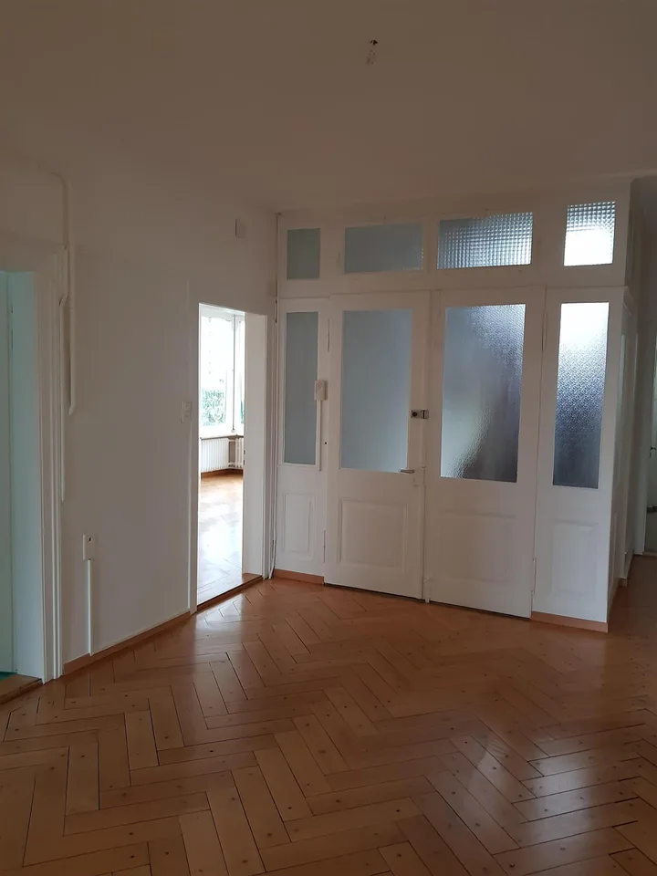 riesige herrschaftliche 3½-ZR Stadt-Wohnung mit Balkon und Garten – foto 6 di 10