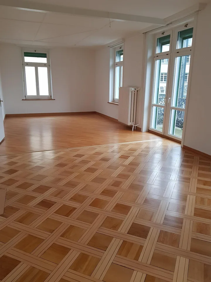 riesige herrschaftliche 3½-ZR Stadt-Wohnung mit Balkon und Garten – foto 7 di 10