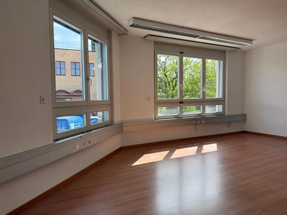 Moderne Büroräume in Pratteln (5 Zimmer) - sofort verfügbar