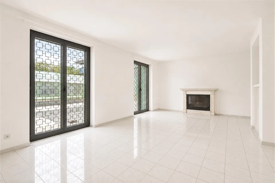 CASA DI 5.5 LOCALI CON GIARDINO, PISCINA E DEPENDANCE