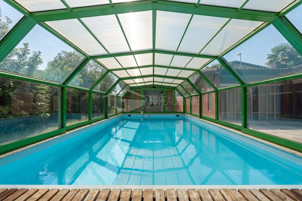 CASA DI 5.5 LOCALI CON GIARDINO, PISCINA E DEPENDANCE