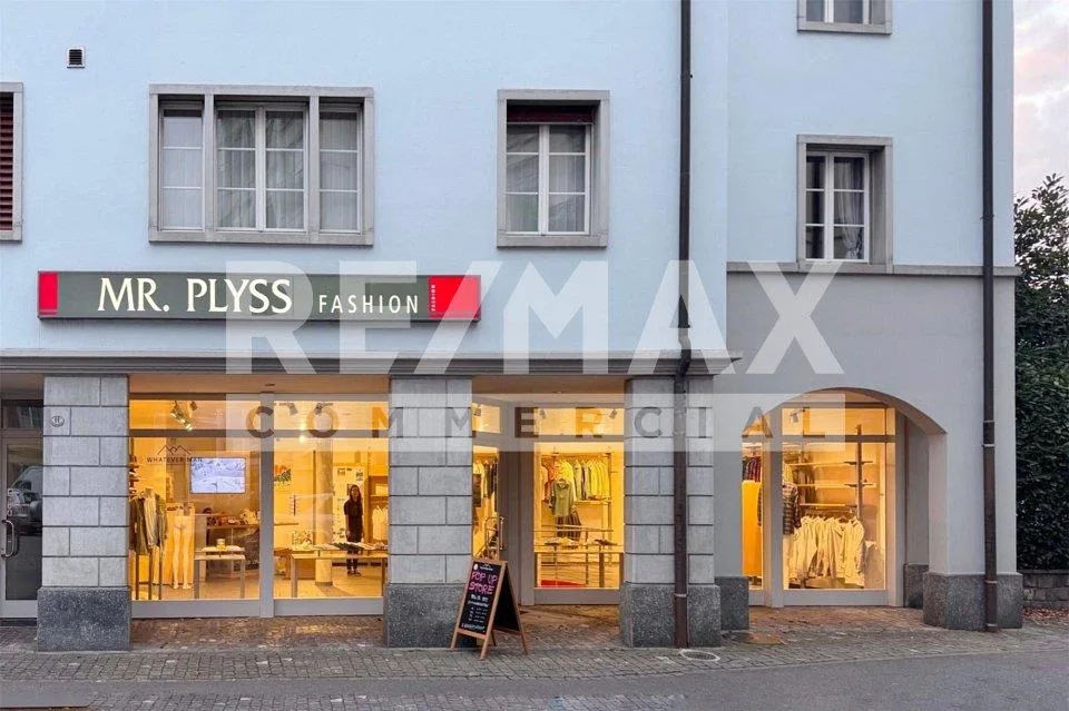 Repräsentatives Ladenlokal an zentraler Lage mit maximaler Sichtbar...