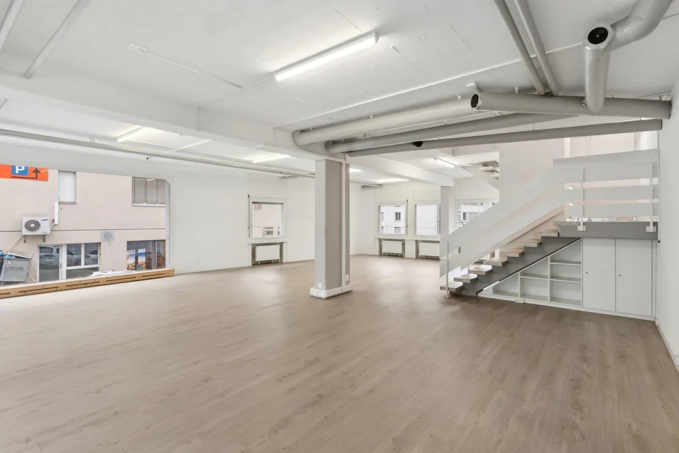 Ladenlokal / Büro-, Praxis- oder Schulungsräume zu vermieten