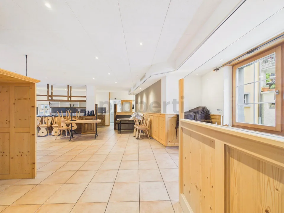 Gastronomisches Bijou in Jenins: Vollausgestattetes Restaurant mit ...