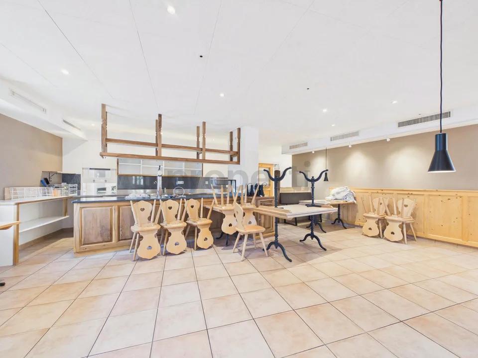 Gastronomisches Bijou in Jenins: Vollausgestattetes Restaurant mit ...