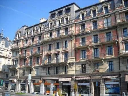 Place de parc sise Avenue d'Echallens 6-8 à Lausanne