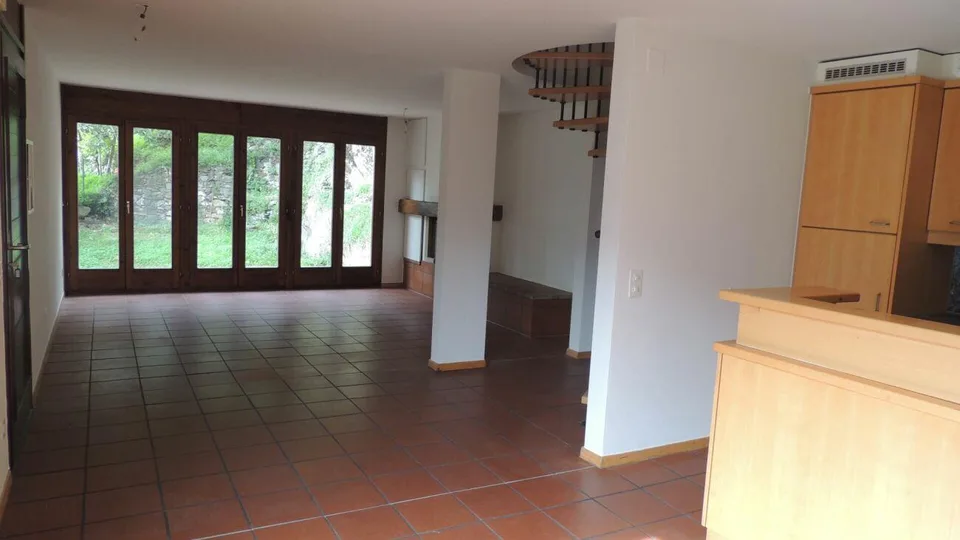 Casa monofamiliare di 5 locali, giardino e piacevole vista aperta