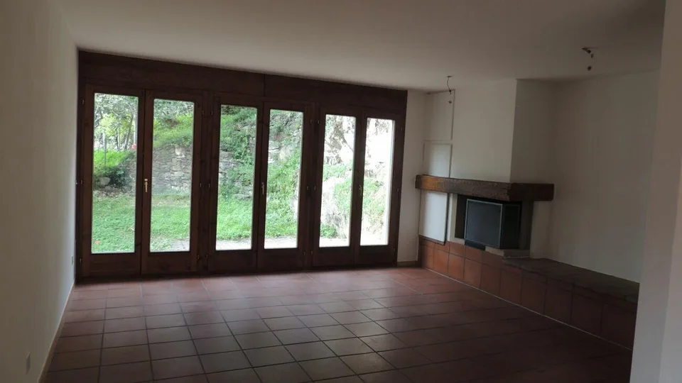 Casa monofamiliare di 5 locali, giardino e piacevole vista aperta