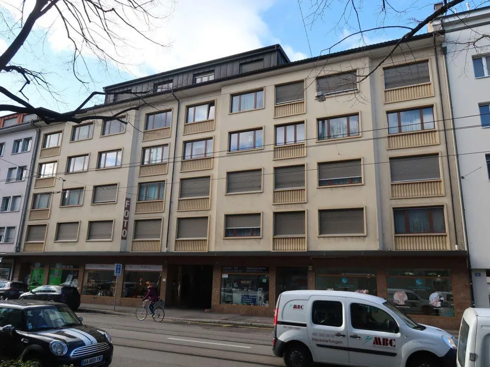 Grosszügige Gewerberäumlichkeit zu vermieten