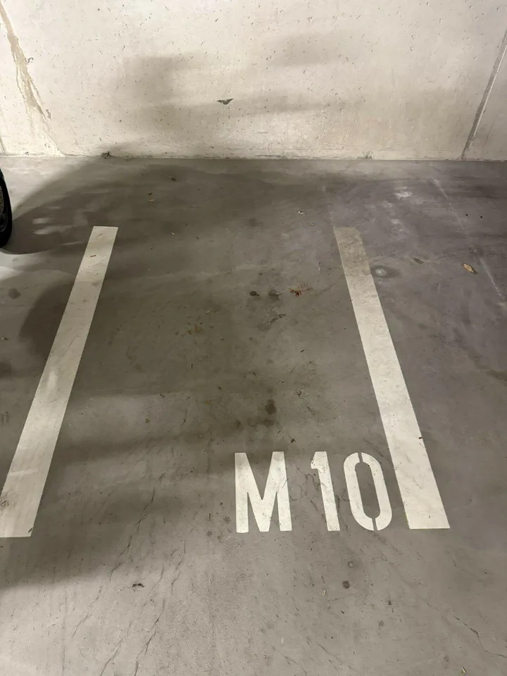 Motorradarkplätze an zentraler Lage in Zürich Oerlikon