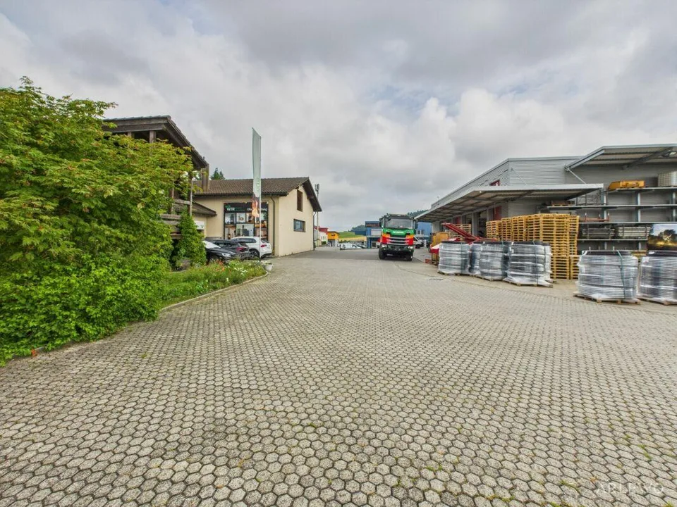 Spannende Gewerbefläche im Erdgeschoss | Moospark, Rickenbach
