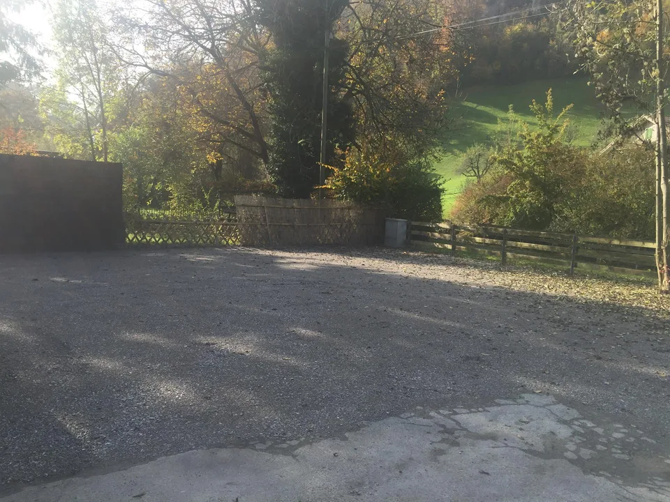 Parkplätze in Dorf nähe