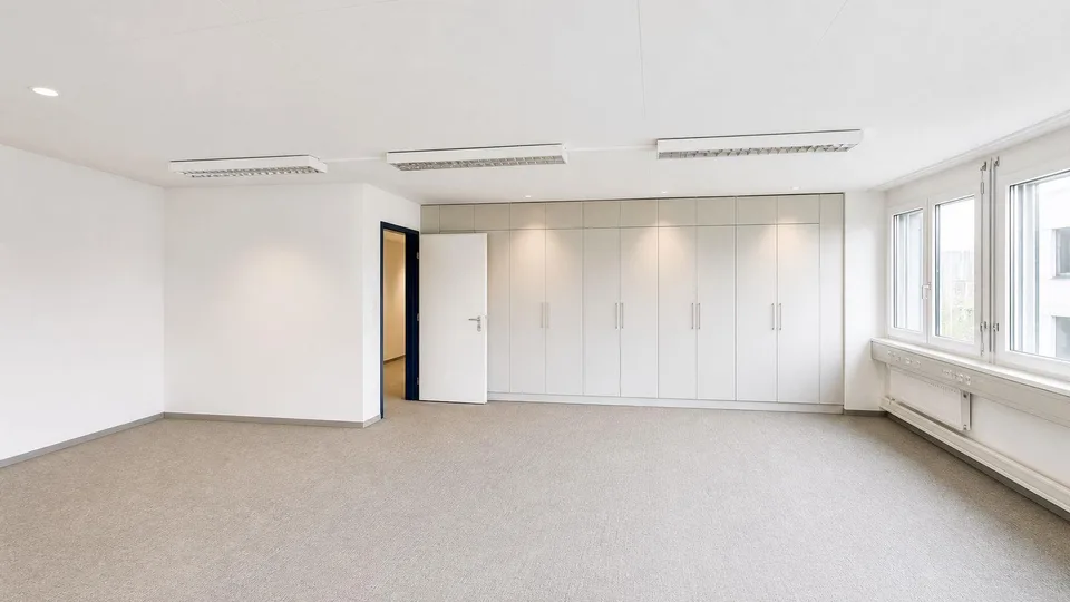 "Zweckmässige Büroflächen - bestehende Unterteilungen!"