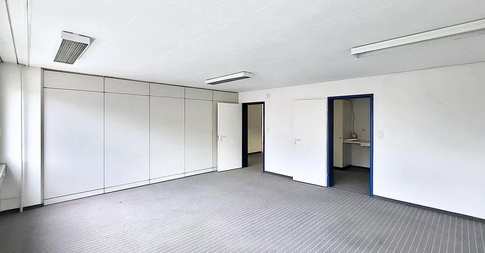 "Zweckmässige Büroflächen - bestehende Unterteilungen!" – Foto 7 von 11