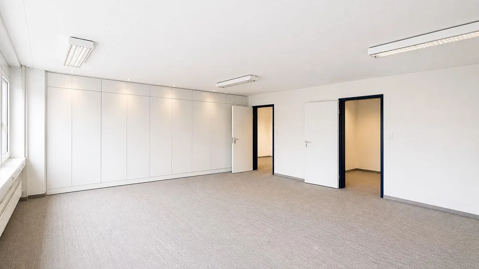 "Zweckmässige Büroflächen - bestehende Unterteilungen!"
