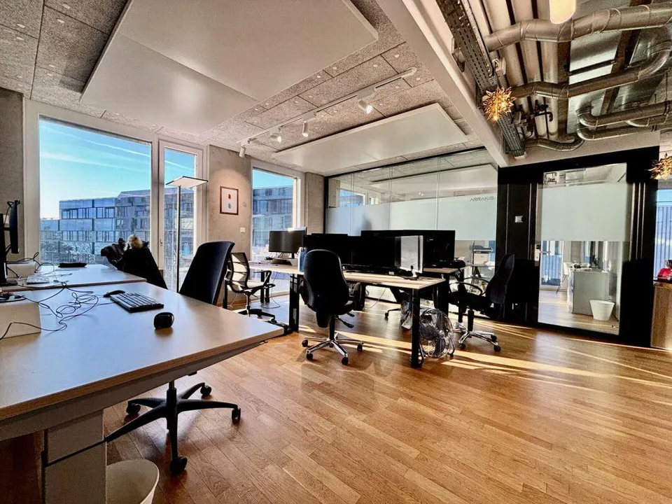 Une surface se libère ! Proche lac, transports, bureau de 360 m2 à ...